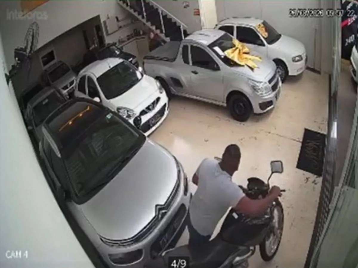 Homem furta moto em loja, é preso e alega 'garantia' para sogra receber dívida de dono em Limeira; VÍDEO