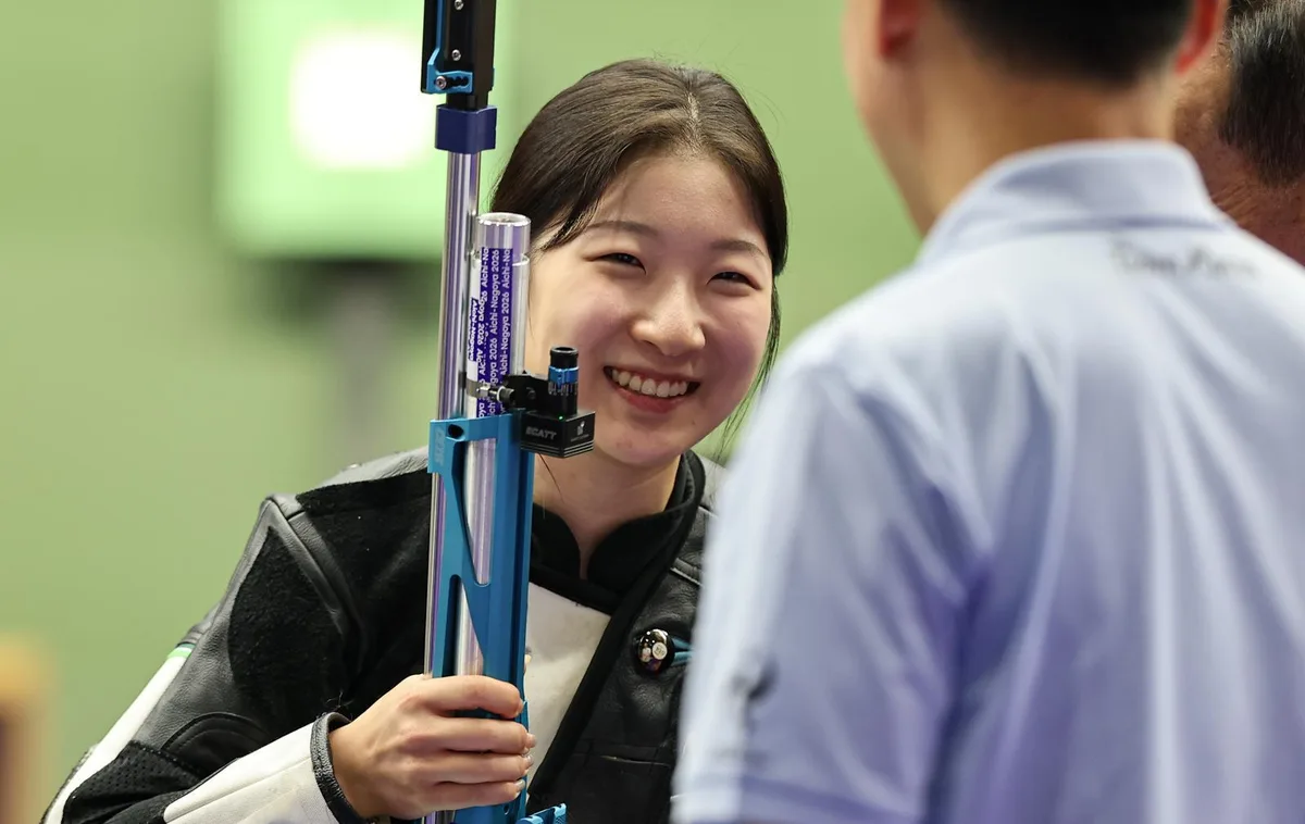 반효진·박하준, 사격 10m 공기소총 혼성 단체전 은메달[AG]
