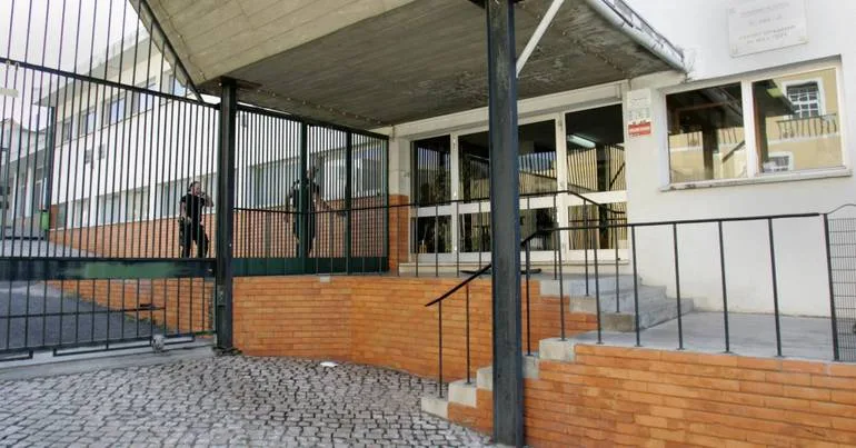 Unidade para jovens está pronta, mas continua fechada