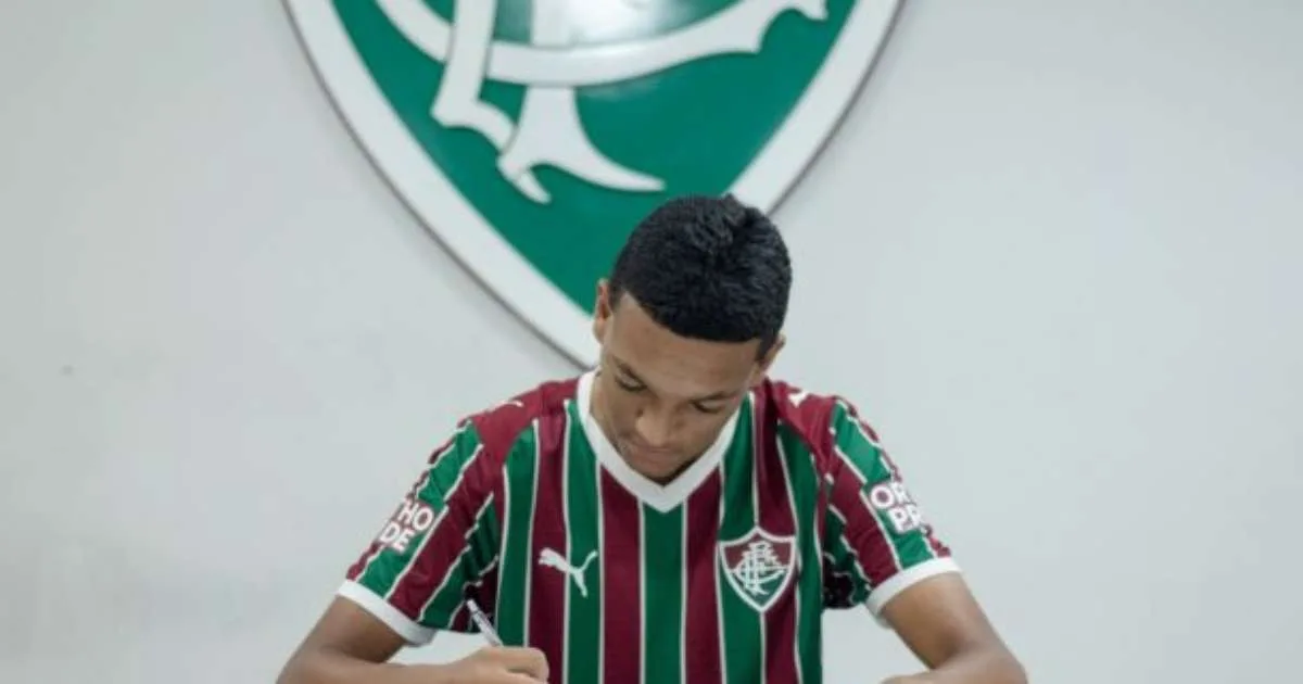 Fluminense assina contrato profissional com Luan Riquelme