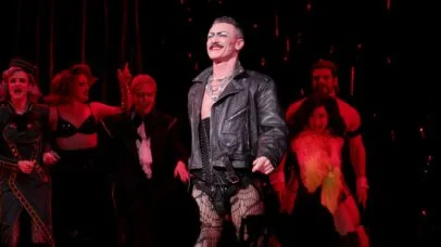 A carta que Luke Evans escreveu para Tim Curry semanas antes da morte do ator