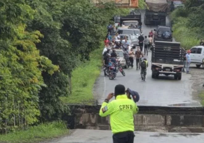 Despliegan maquinaria tras colapso de puente entre Aragua y Guárico