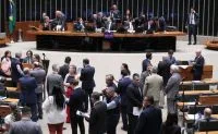 Flávio tentará aprovar PEC das horas trabalhadas após eleição, diz Sóstenes