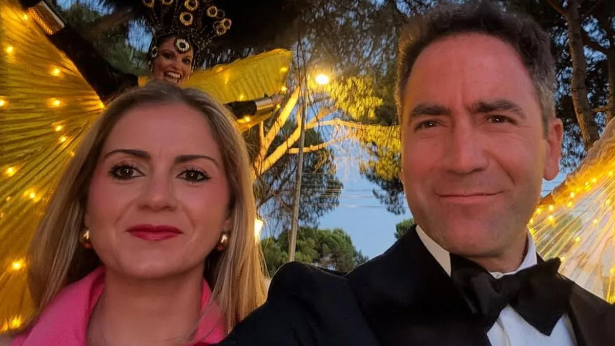 El expolítico Teodoro García Egea y María José Escasaín ponen fin a 14 años de matrimonio: de su curiosa pedida a sus tres hijos
