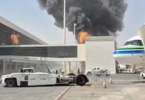 Arábia Saudita sente impacto da guerra após ataque com 12 mortos em aeroporto