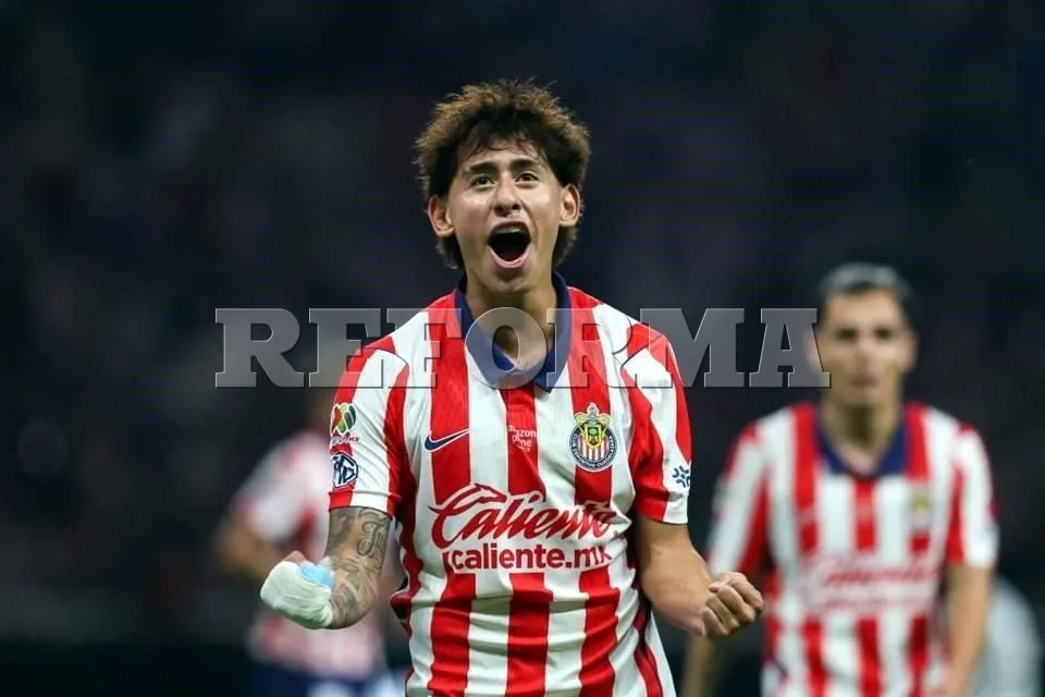 Exhibe Chivas a Pumas y es nuevo líder del Apertura 2026
