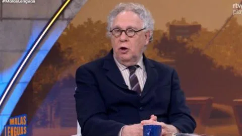 Ekaizer se revuelve contra Ayuso por criminalizar a los acampados de Sol: "Cree que los madrileños son idiotas"