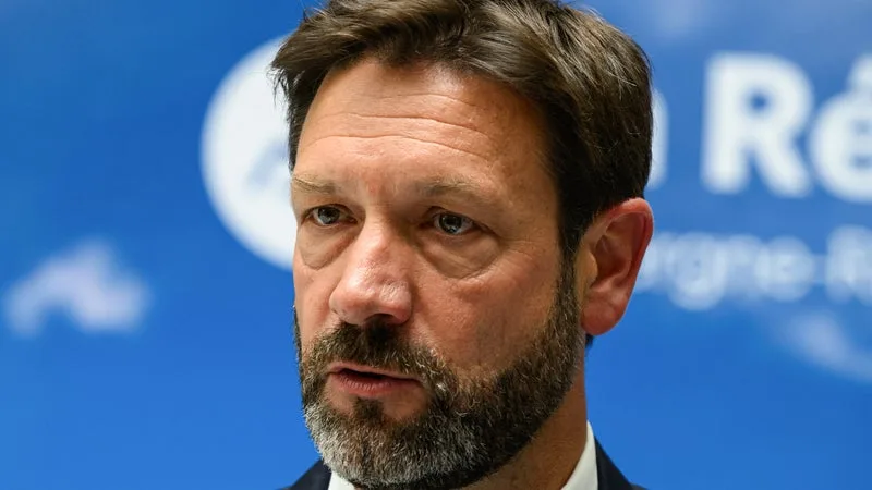 "Tout le monde n'a pas la même approche": le président d'Auvergne-Rhône-Alpes maintient son estimation de 25 à 30 millions d'euros de dégâts en marge de la colère lycéenne