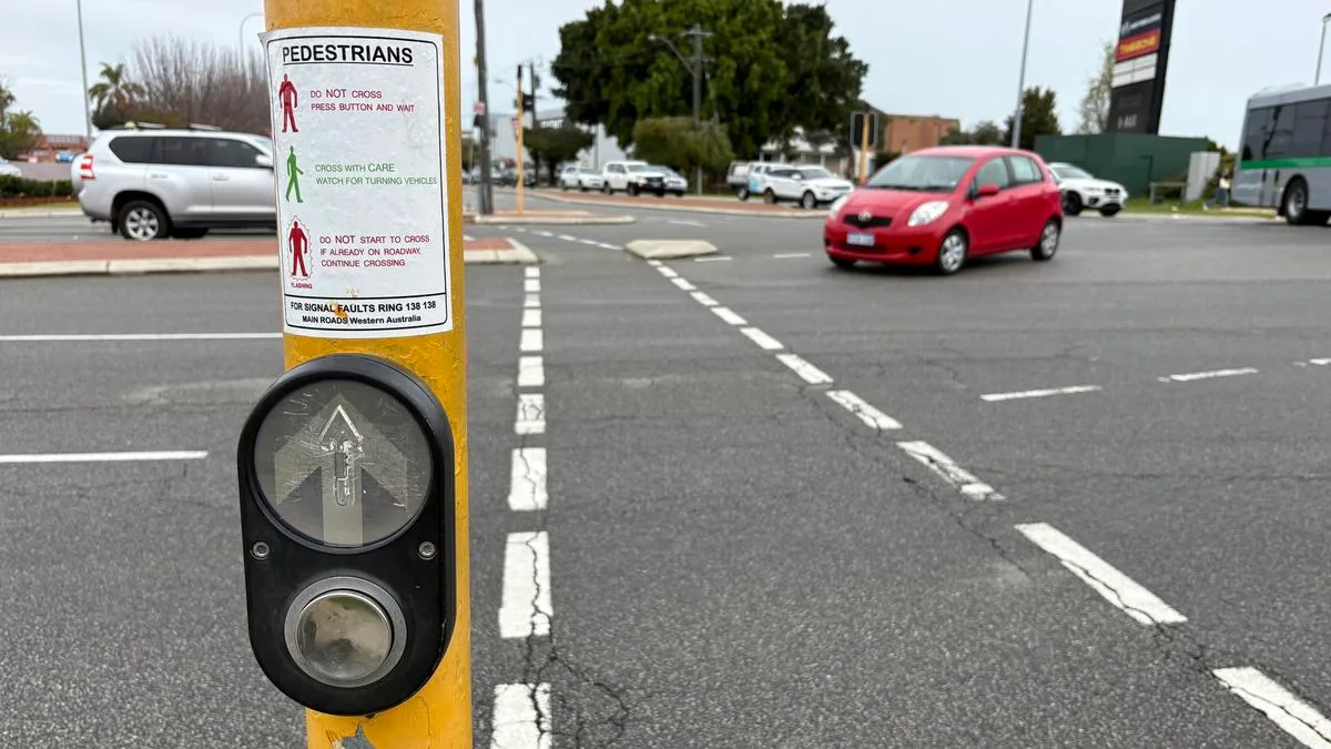Scarborough Beach Road: Push for longer crossing times at for pedestrians at traffic lights