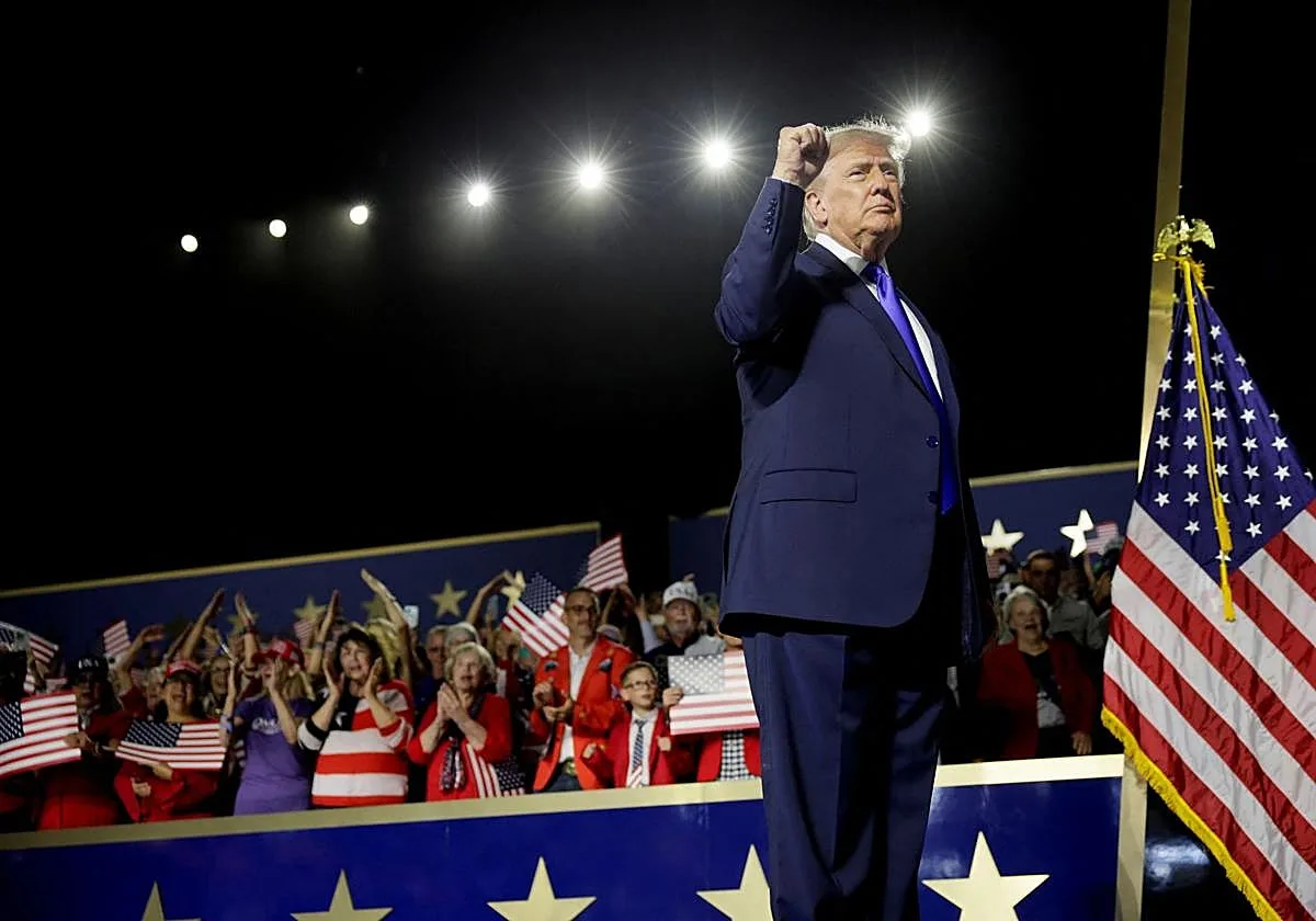Trump se pone en la papeleta para salvar la mayoría republicana en noviembre
