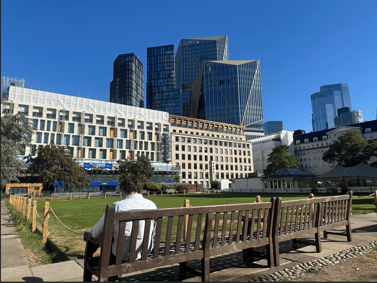 London basks in September sunshine as temperatures to near heatwave levels