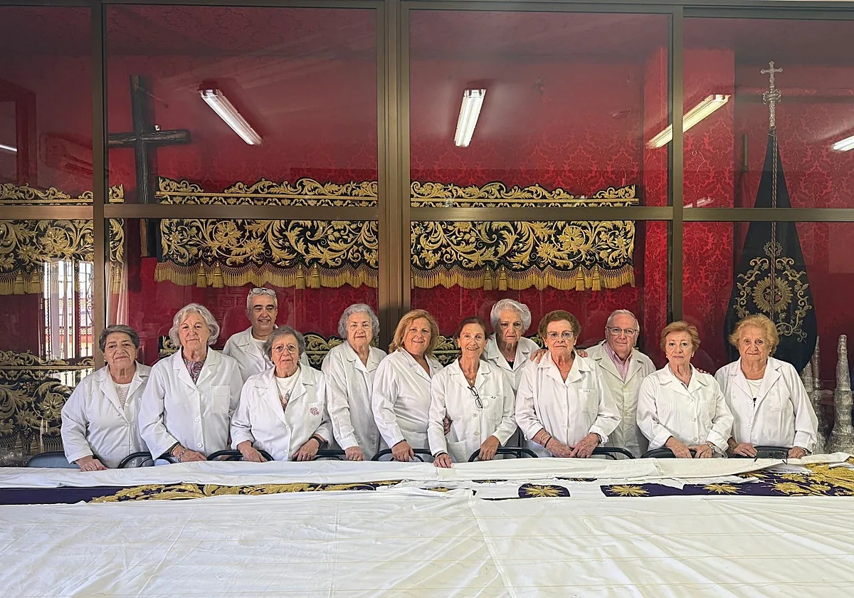 El taller de bordado de la hermandad del Gran Poder de Dos Hermanas cumple 25 años