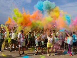 Course à pied : la Color Run dans les rues de Villers-sur-Mer pour clôturer l’été en couleurs
