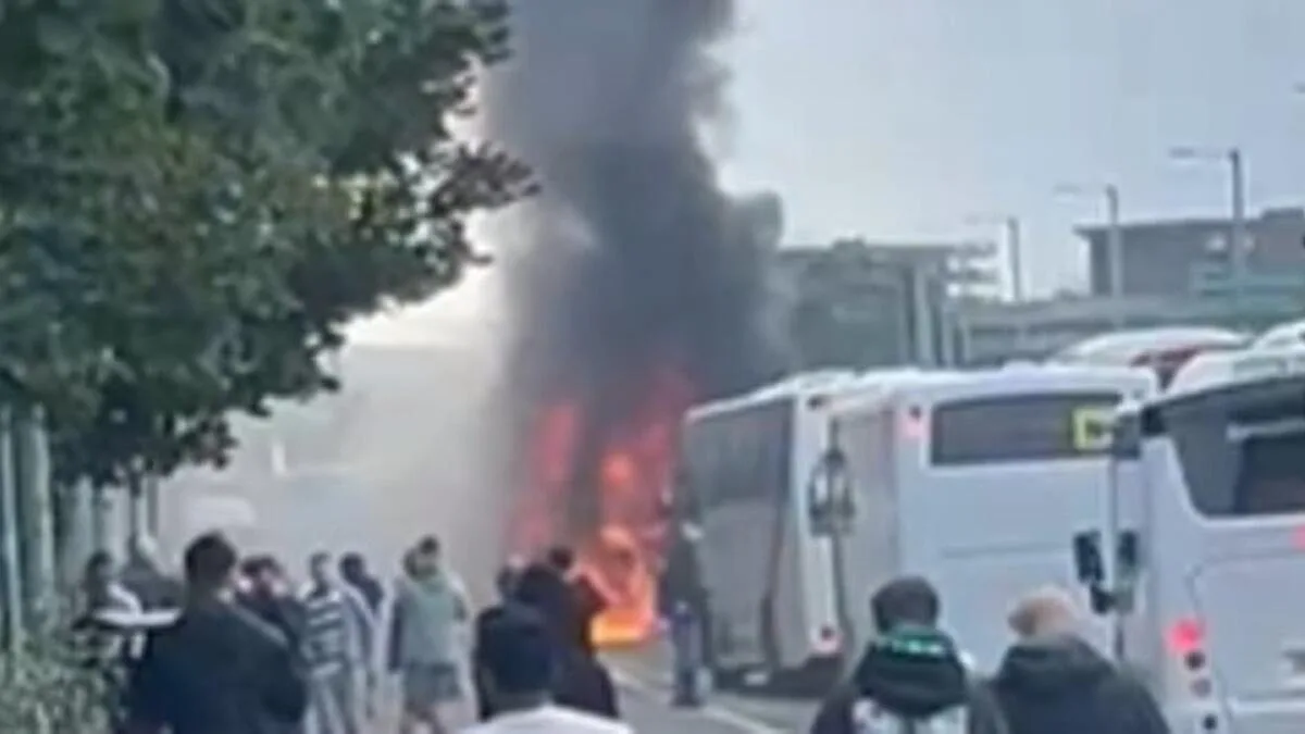 Autocarro com adeptos do Celtic incendeia-se após dérbi com o Rangers