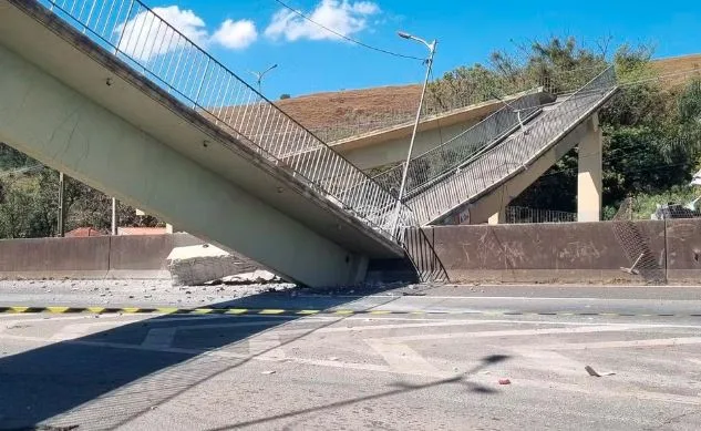El dramático momento en que un camión derrumbó un puente y causó una tragedia Brasil (VIDEO)