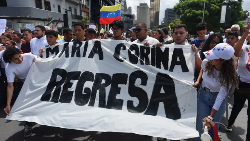 EN VIDEO: Venezolanos protestaron en Plaza Venezuela para exigir el regreso de María Corina y elecciones libres