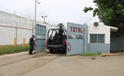 CEDH brinda asistencia jurídica a madre de menor fallecido durante riña en penal de Mazatlán; pide emitir medidas cautelares de seguridad a internos