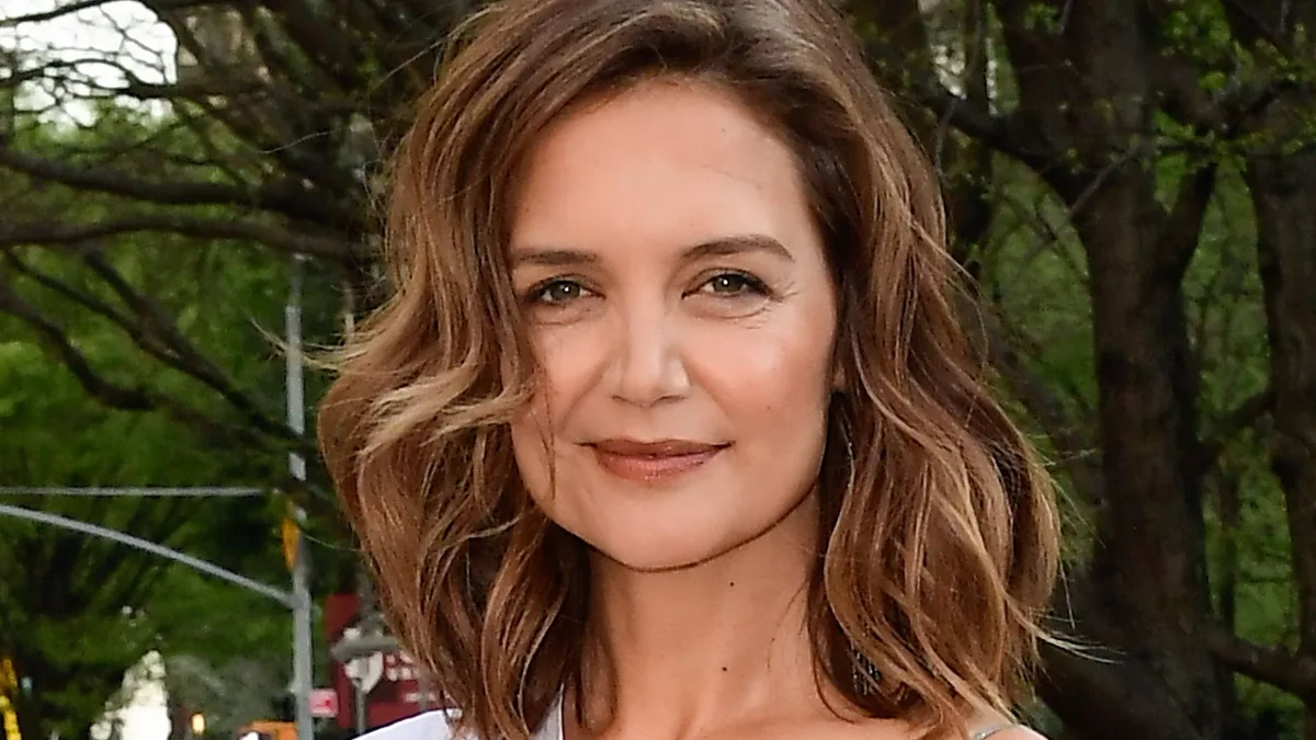 Katie Holmes rompe su regla de oro y comparte por primera vez una foto con su novio, Jason Bard Yarmosky, 8 años menor que ella