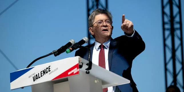Port du voile : Jean-Luc Mélenchon qualifie d’« erreur terrible » son opposition par le passé