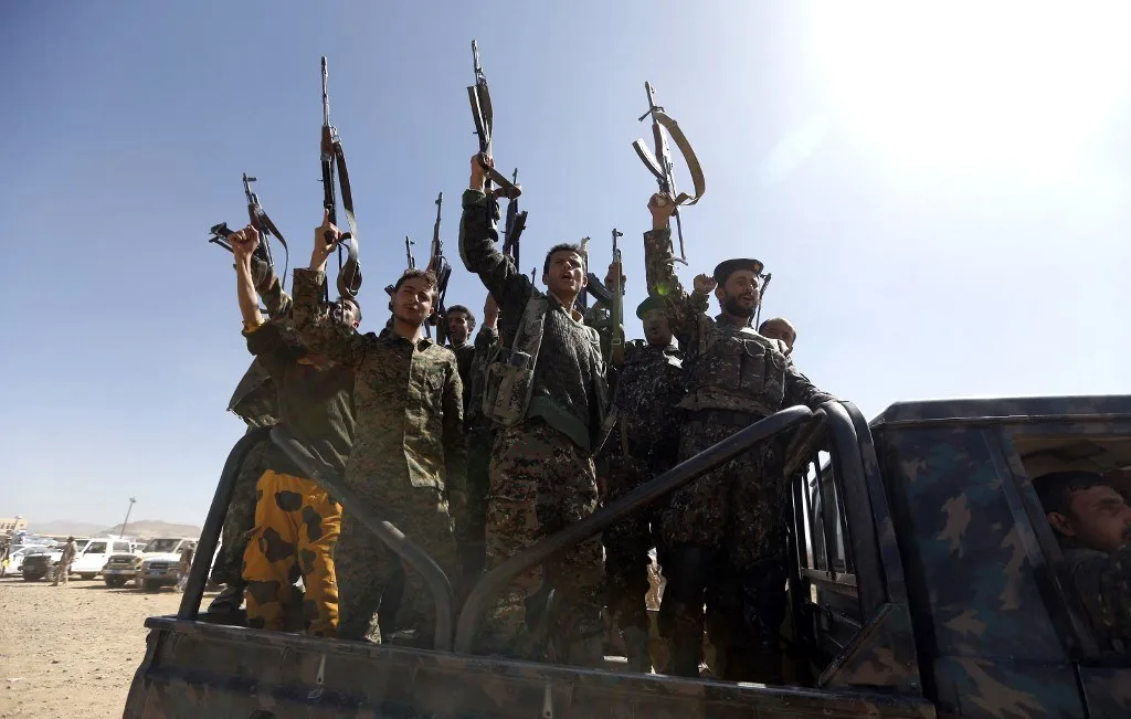 Sauditas acusam houthis de disparar míssil contra Riade