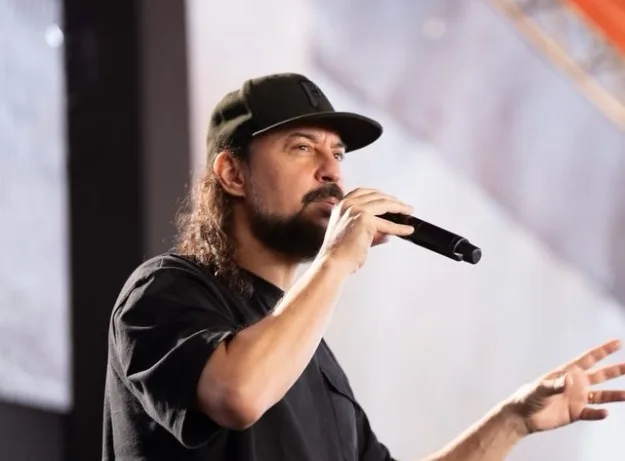 Gabriel o Pensador será indenizado após ter música usada em campanha política