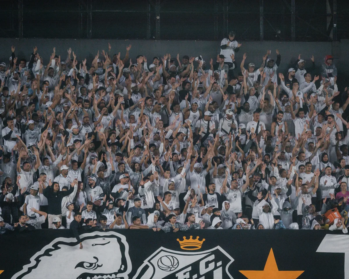 Torcida Jovem se reúne com elenco do Santos e anuncia restrições no acesso ao CT e vestiário