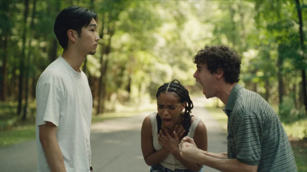 Jovens estão presos em estrada SEM FIM no trailer FINAL do terror ‘It Ends’; Confira!