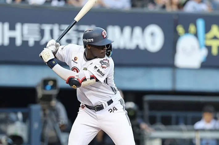 '두산 속 쓰리겠다' 방출된 카메론, MLB 복귀전 적시타 '쾅'