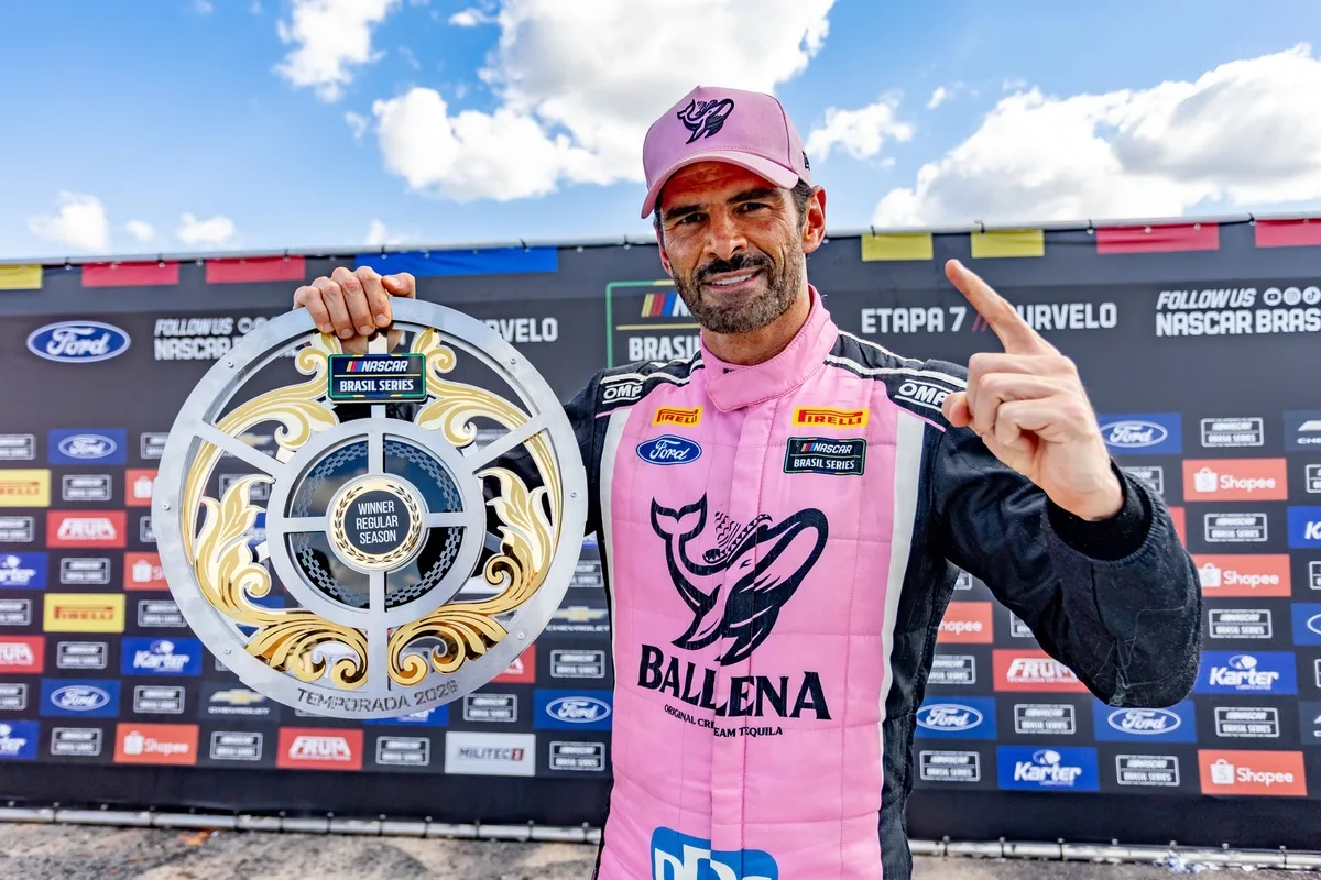 Thiago Camilo é campeão da temporada regular da NASCAR Brasil por um ponto de diferença