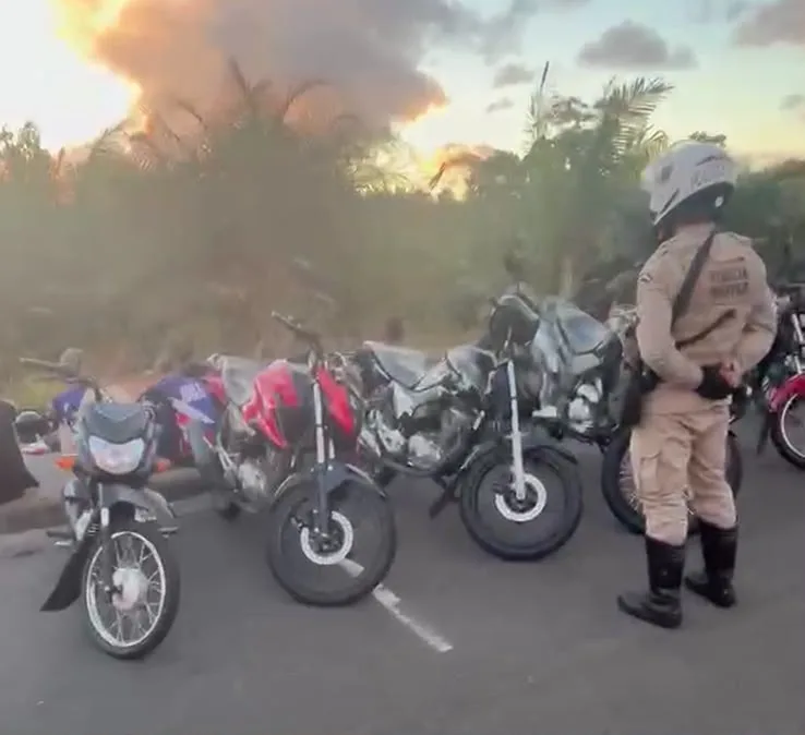 Evento clandestino de 'grau' termina com 14 motos apreendidas em Salvador