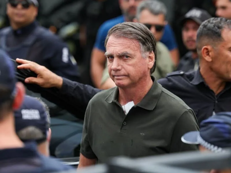 Bolsonaro pede a Nunes Marques suspensão da pena e contesta julgamento