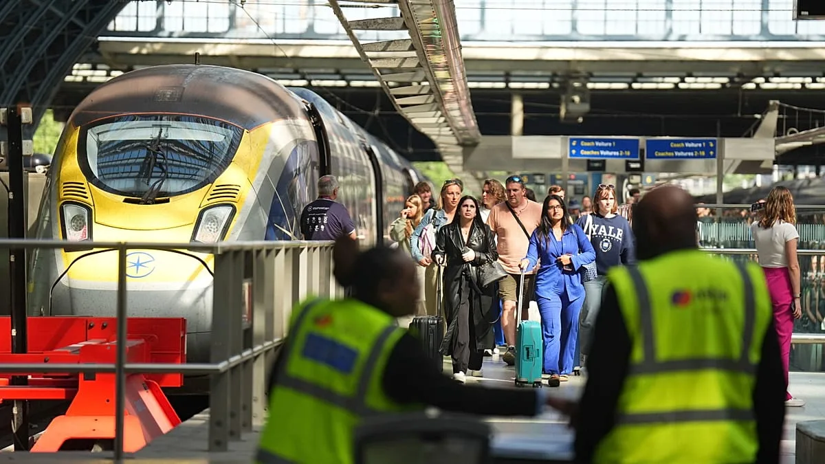 Londres: estação de St Pancras brevemente evacuada devido a explosão controlada de carro abandonado