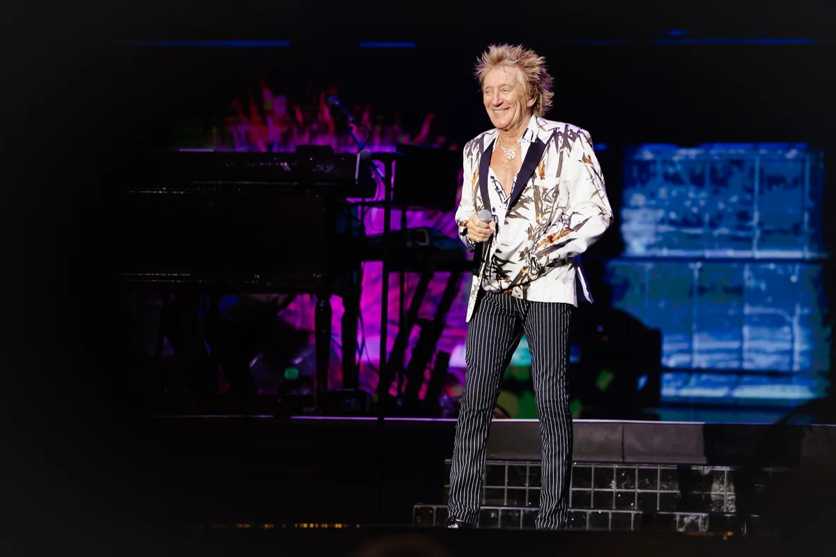 Rod Stewart passa por cirurgia para implante no coração e cancela resto de turnê: 'Já me sinto melhor'