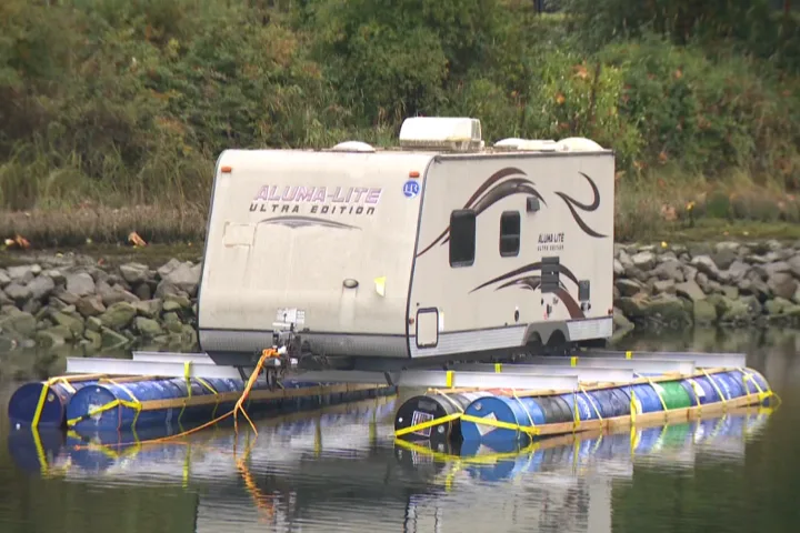 Owner of so-called ‘Hillbilly Houseboat’ speaks about invention