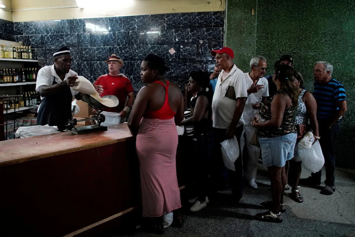 Ocho de cada diez cubanos desconfía de las reformas económicas del régimen en Cuba