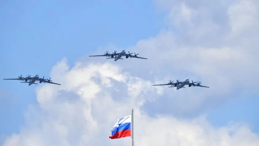 +++ Ukraine-Krieg +++: Ukraine attackiert Raketenflugzeug auf russischem Stützpunkt
