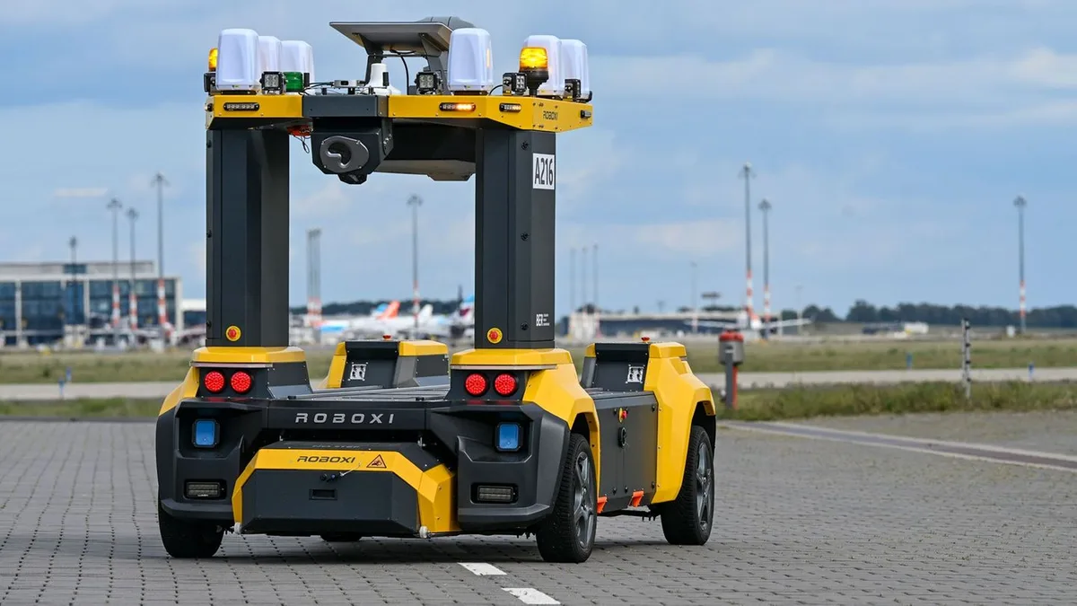 Technik am Flughafen: Roboter-Fahrzeug sucht am BER nach Hindernissen