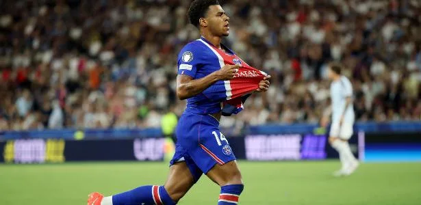 PSG sofre com joia de 17 anos, mas vence Aston Villa e leva Supercopa
