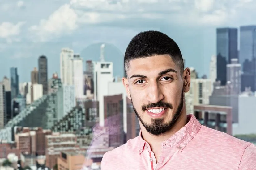 Enes Kanter banni de la salle du Chicago Sky après son altercation avec Natasha Cloud