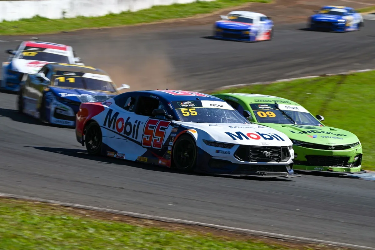 Líder da Rookie of the Year e da Challenge, Murilo Rocha busca garantir vaga nos playoffs da NASCAR Brasil