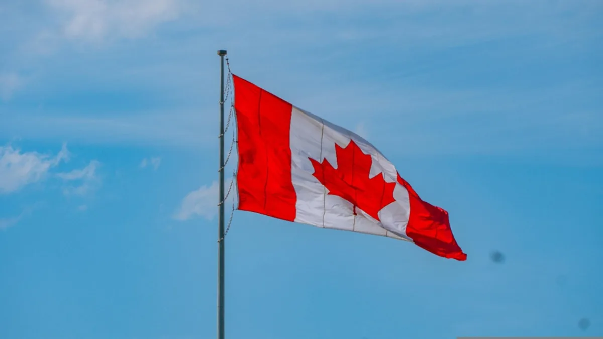Incêndio em base militar no Canadá deixa mortos e feridos