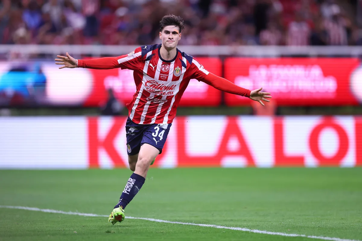 ¡Pudo jugar con Santi Giménez! El Milan estuvo a nada de fichar a ‘La Hormiga’ González