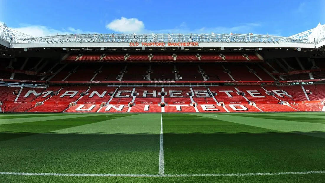 Em crise, gigante europeu vende tufos de grama de estádio histórico