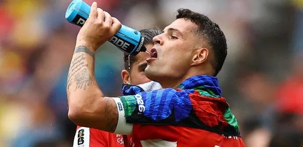 Xhaka admite certificado falso de vacina contra covid: 'Tomado por medo'