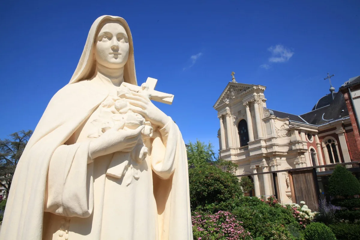 « Thérèse de Lisieux. Histoire d’une flamme » de Luc Adrian : une sainte sans fleurs ni couronnes