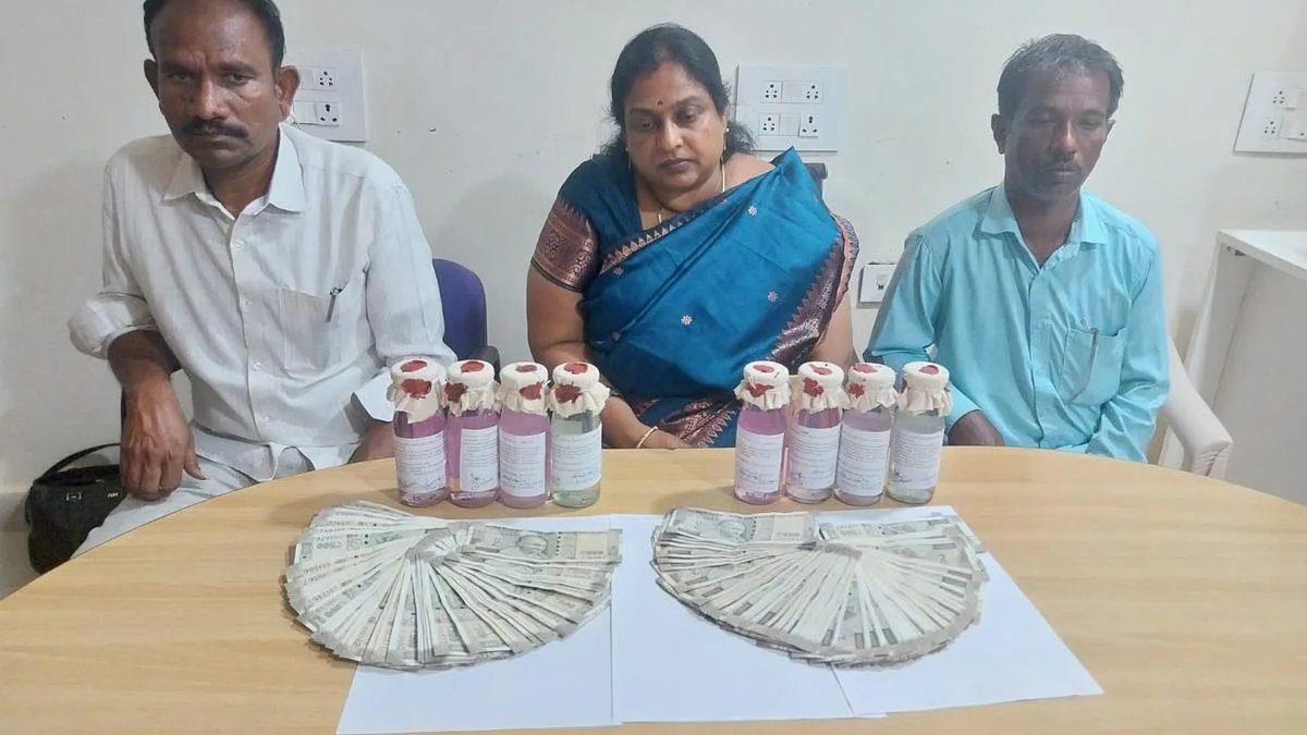 Treasury officer and assistant caught taking ₹1 lakh bribe in Rangareddy