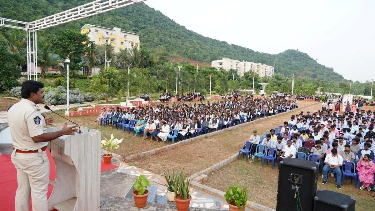 Vizianagaram SP cautions students against drugs and driving risks