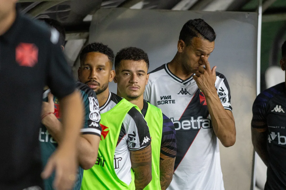 Souza defende Coutinho de críticas em acerto com Santos: "Milhões e milhões ficaram para o Vasco"