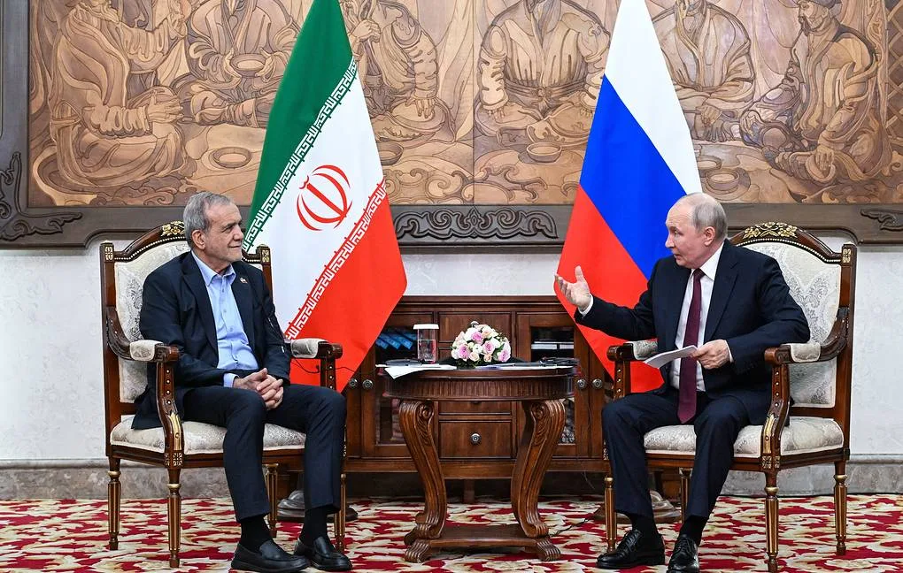 Rússia promete assistência ao Irã em meio a conflito com EUA