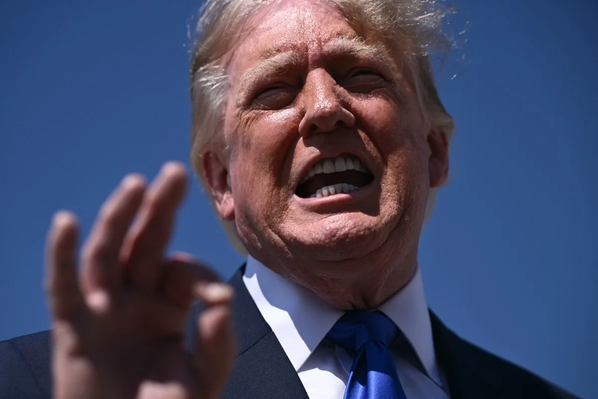 Após banir veículos da Casa Branca, Trump diz que promove ataque às 'fake news': 'Devem ser detidas'